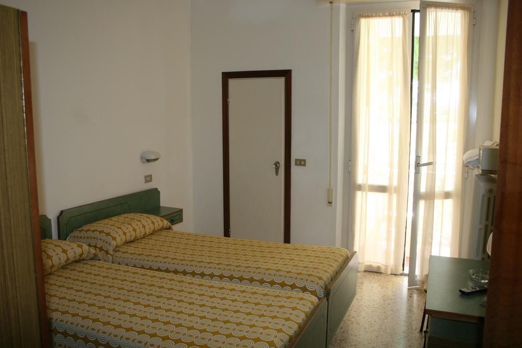 Albergo Da Siro Misano Adriatico Quarto foto