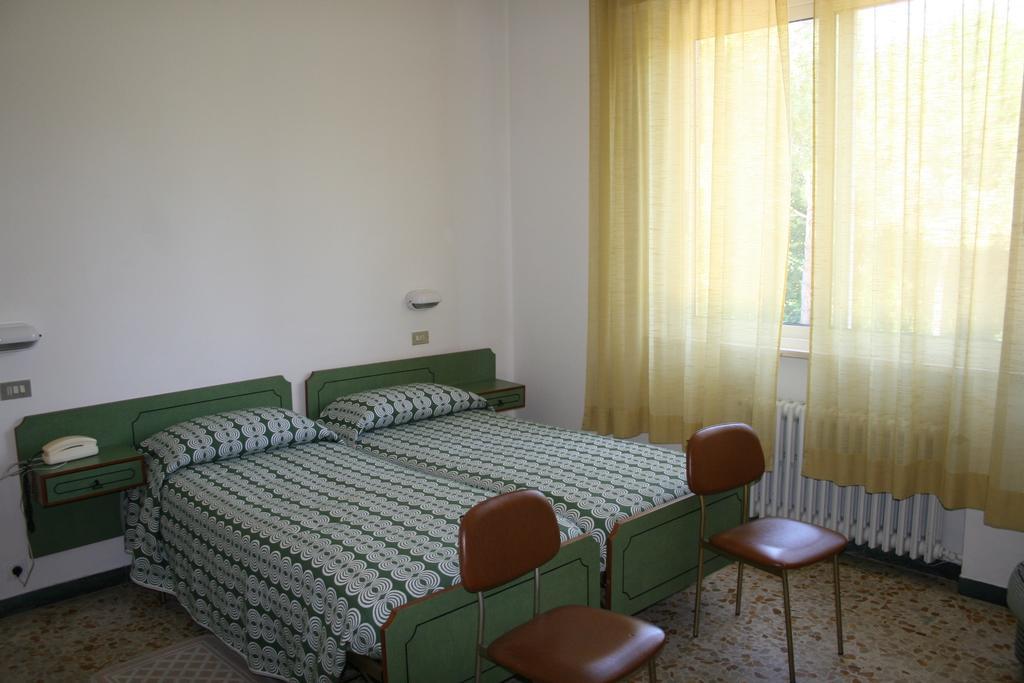 Albergo Da Siro Misano Adriatico Quarto foto